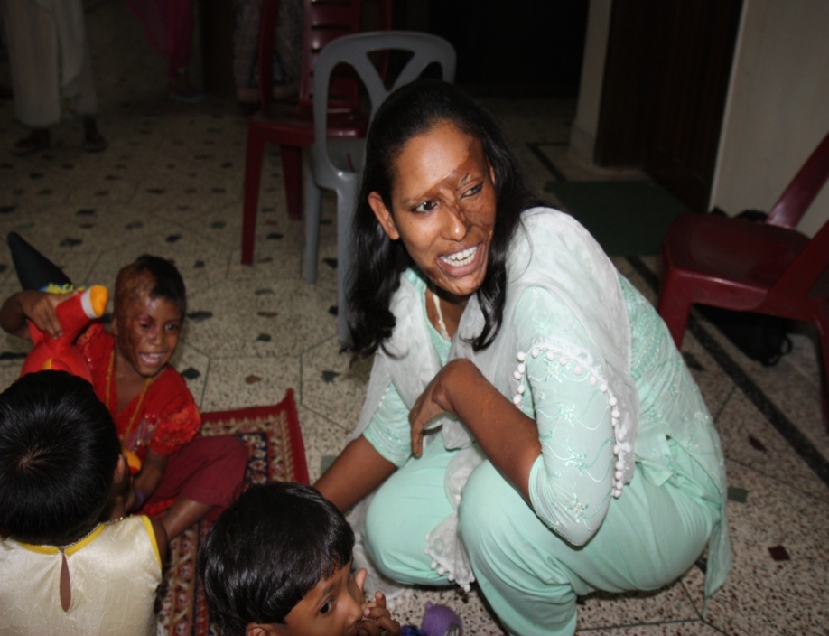 C:\Users\M B Nirmal\Desktop\Lavanya discuss\Supporting_acid_attack_survivors_in_Bangladesh_(6395599437).jpg