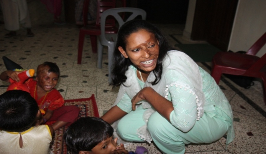 C:\Users\M B Nirmal\Desktop\Lavanya discuss\Supporting_acid_attack_survivors_in_Bangladesh_(6395599437).jpg