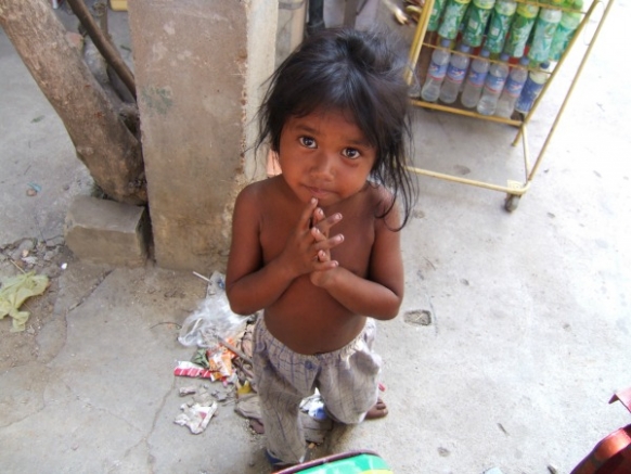 https://gapyear.s3.amazonaws.com/images/made/images/content/14.09.24.hw.flickr.89244705@N00.ChildBeg_582_437.jpg
